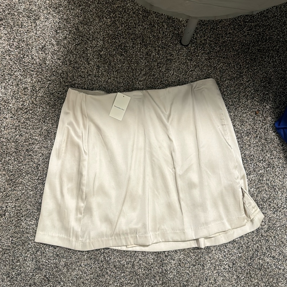 NEW Abercrombie Satin Skort